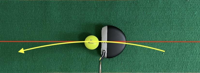 パター,マレット型は真っ直ぐなストローク軌道をイメージ