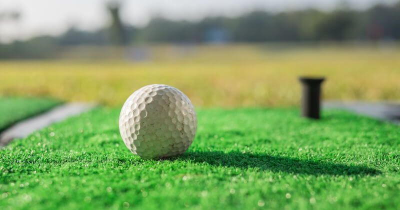 ゴルフ練習場のレンジボールとコースボールの違いを打ち比べてみた 
