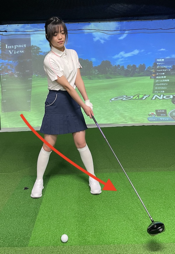 強く叩く意識があると腰の回転が止まる