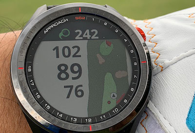 ガーミンの腕時計型距離計測器「Approach S62」を野村タケオがレビュー｜ゴルフサプリ