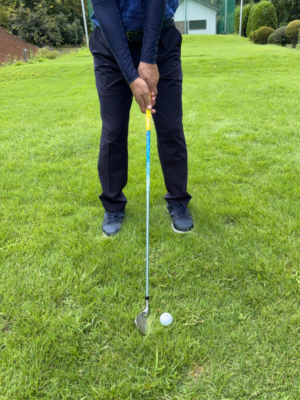 高い球は左足寄りに置く