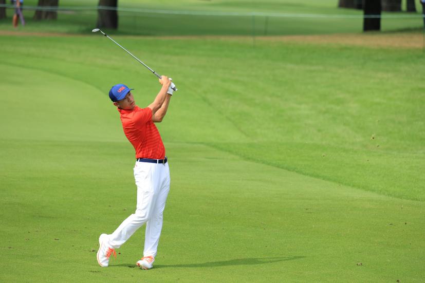 コリン・モリカワのアプローチショット連続写真②【2020東京五輪・R2】（2021年）