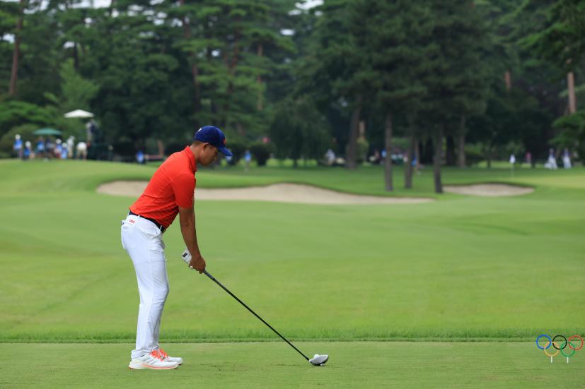 コリン・モリカワのドライバー後方連続写真【2020東京五輪・R2】（2021年）