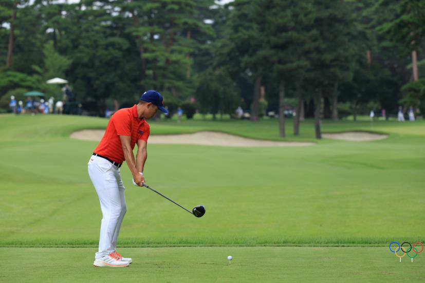 コリン・モリカワのドライバー後方連続写真【2020東京五輪・R2】（2021年）