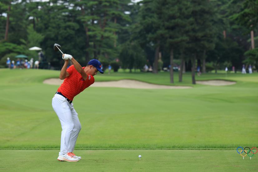 コリン・モリカワのドライバー後方連続写真【2020東京五輪・R2】（2021年）