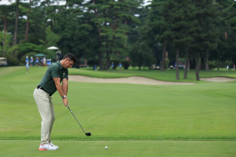 ローリー・マキロイ のフェアウェイウッド後方連続写真【2020東京五輪・R2】（2021年）