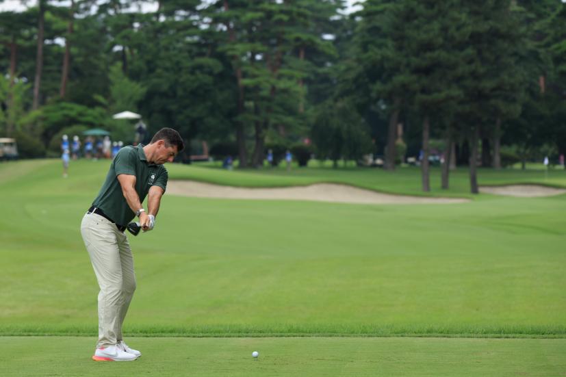 ローリー・マキロイ のフェアウェイウッド後方連続写真【2020東京五輪・R2】（2021年）