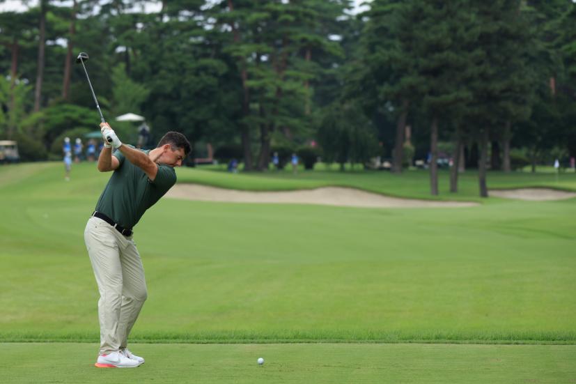 ローリー・マキロイ のフェアウェイウッド後方連続写真【2020東京五輪・R2】（2021年）