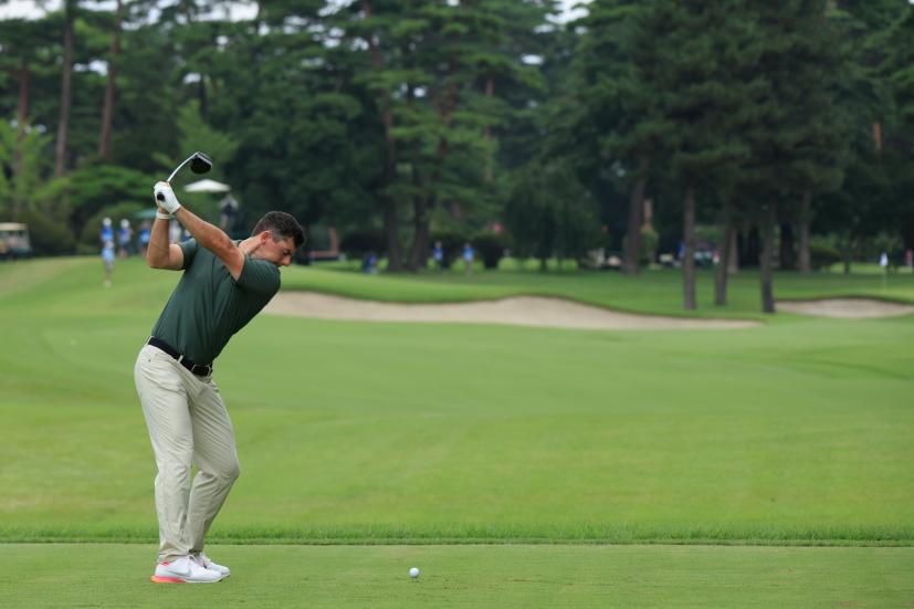 ローリー・マキロイ のフェアウェイウッド後方連続写真【2020東京五輪・R2】（2021年）