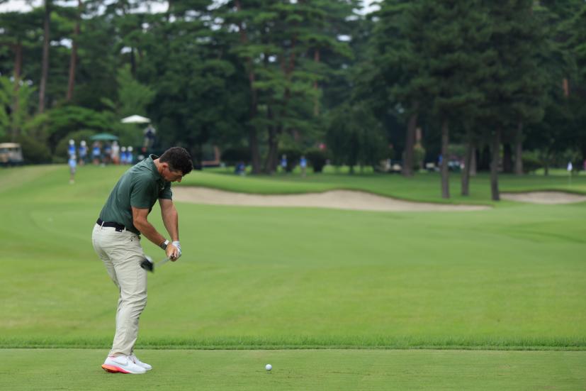 ローリー・マキロイ のフェアウェイウッド後方連続写真【2020東京五輪・R2】（2021年）