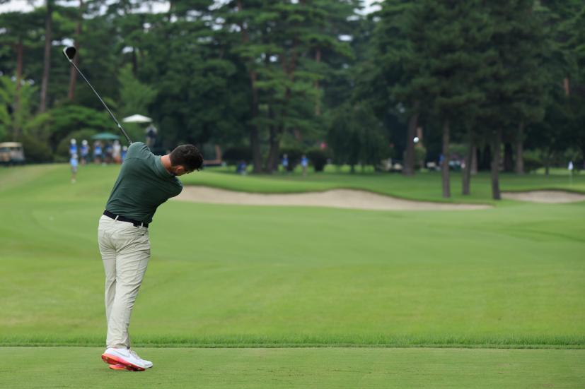 ローリー・マキロイ のフェアウェイウッド後方連続写真【2020東京五輪・R2】（2021年）