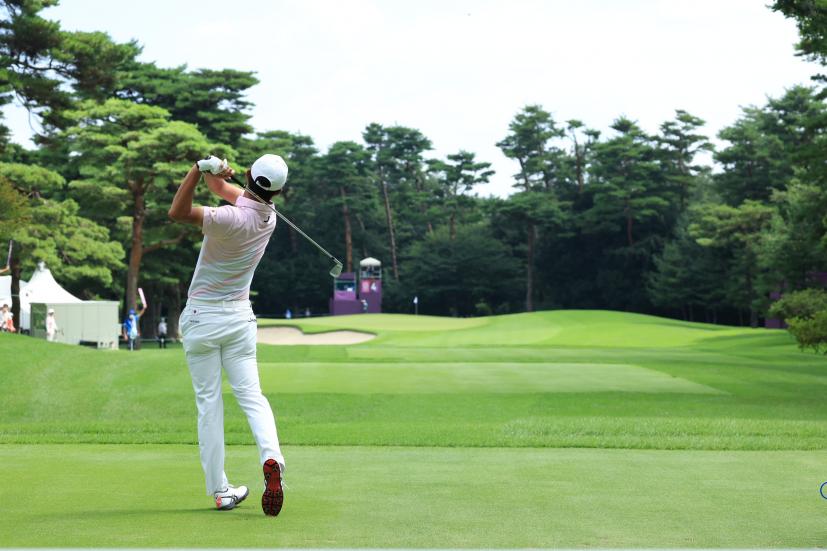 星野陸也のアイアン後方連続写真【2020東京五輪・R3】（2021年）