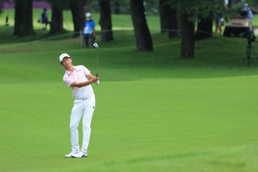 星野陸也のアプローチショット連続写真【2020東京五輪・R3】（2021年）