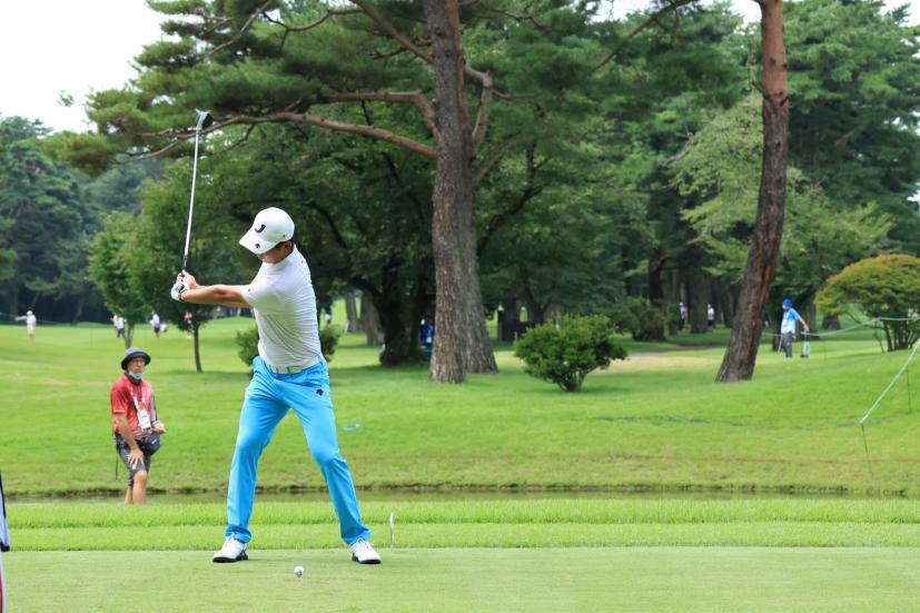 星野陸也のフェアウェイウッド正面連続写真【2020東京五輪・R2】（2021年）