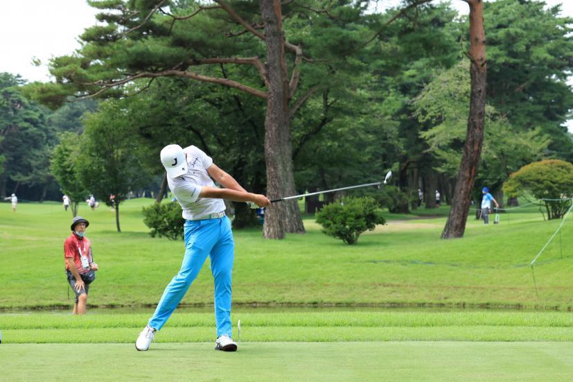 星野陸也のフェアウェイウッド正面連続写真【2020東京五輪・R2】（2021年）
