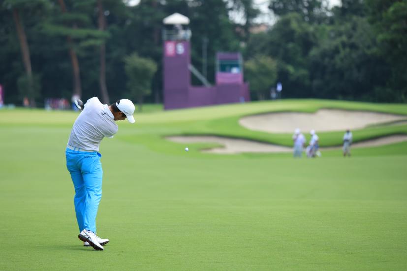 星野陸也のフェアウェイウッド後方連続写真【2020東京五輪・R2】（2021年）