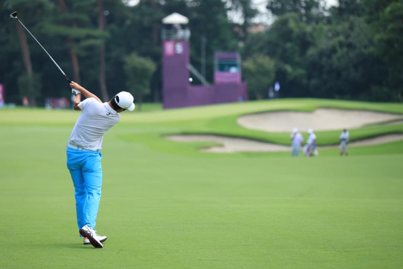 星野陸也のフェアウェイウッド後方連続写真【2020東京五輪・R2】（2021年）