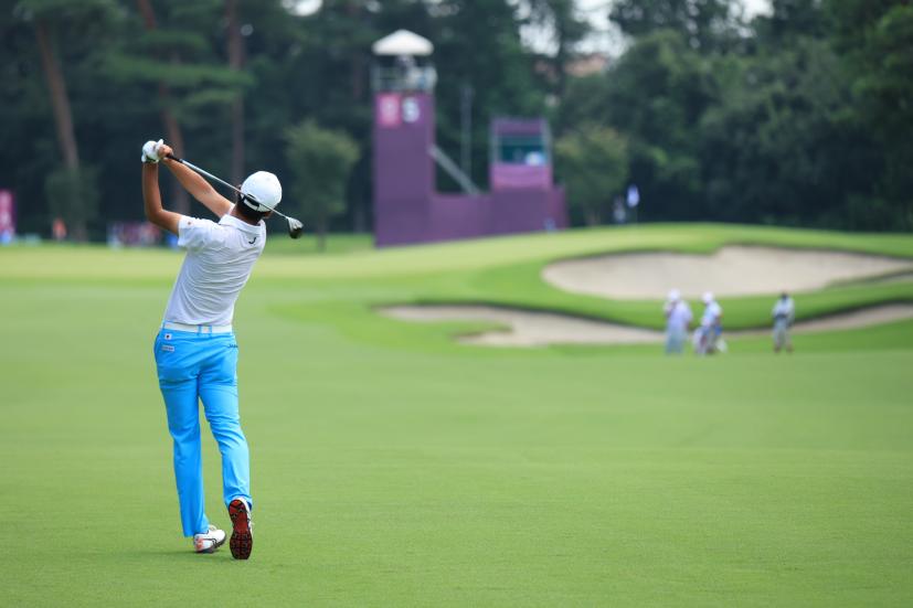 星野陸也のフェアウェイウッド後方連続写真【2020東京五輪・R2】（2021年）