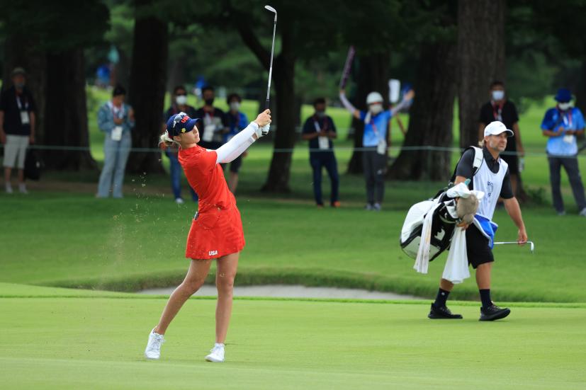 ネリー・コルダのアプローチショット連続写真【2020東京五輪・R4】（2021年）