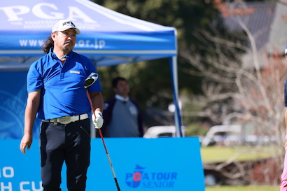 初日単独トップはシニア2年目の小山内護、1打差2位に細川和彦