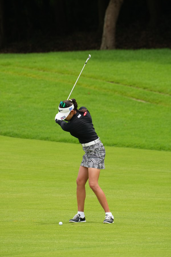 原英莉花のアイアン連続写真【2021年アース・モンダミンカップ・R3】