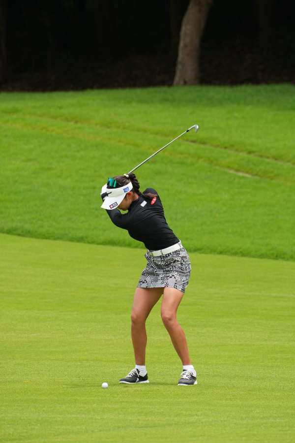 原英莉花のアイアン連続写真【2021年アース・モンダミンカップ・R3】