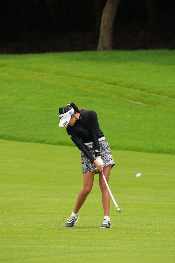 原英莉花のアイアン連続写真【2021年アース・モンダミンカップ・R3】