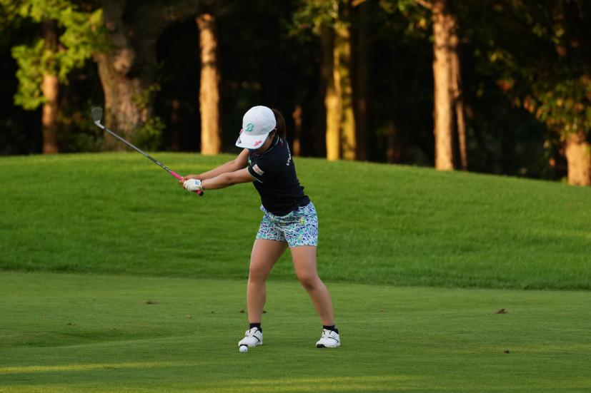 古江彩佳のアイアン連続写真【2021年アース・モンダミンカップ・R2】