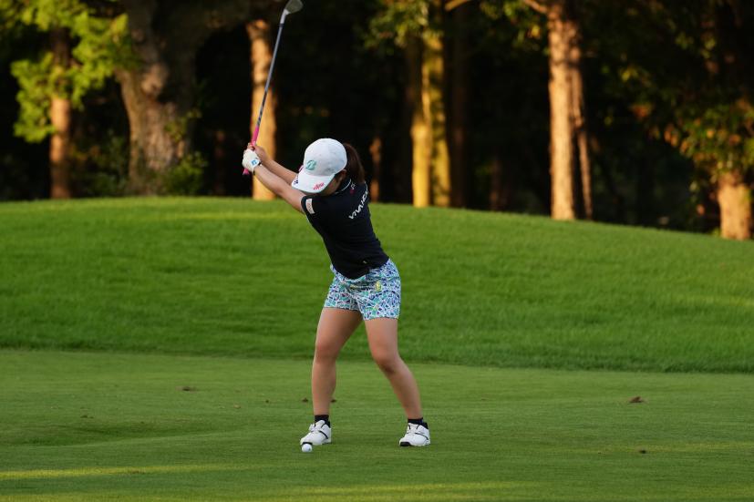 古江彩佳のアイアン連続写真【2021年アース・モンダミンカップ・R2】