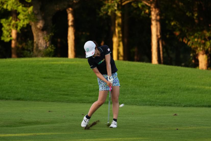 古江彩佳のアイアン連続写真【2021年アース・モンダミンカップ・R2】