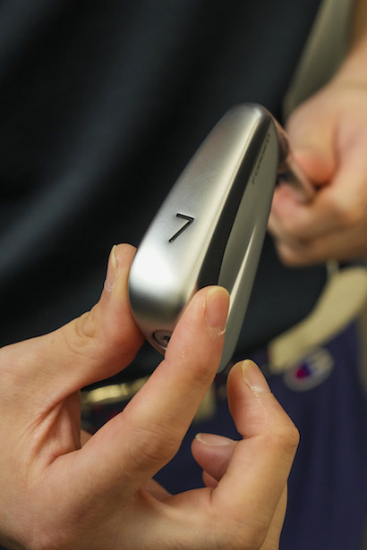 細身のソールはどんな悪いライでも抜けがよく入射角をコントロールしやすい。