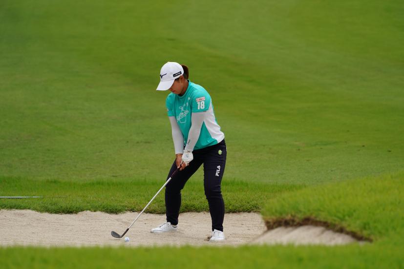 西郷真央のバンカーショット連続写真【2021年アース・モンダミンカップ・R4】