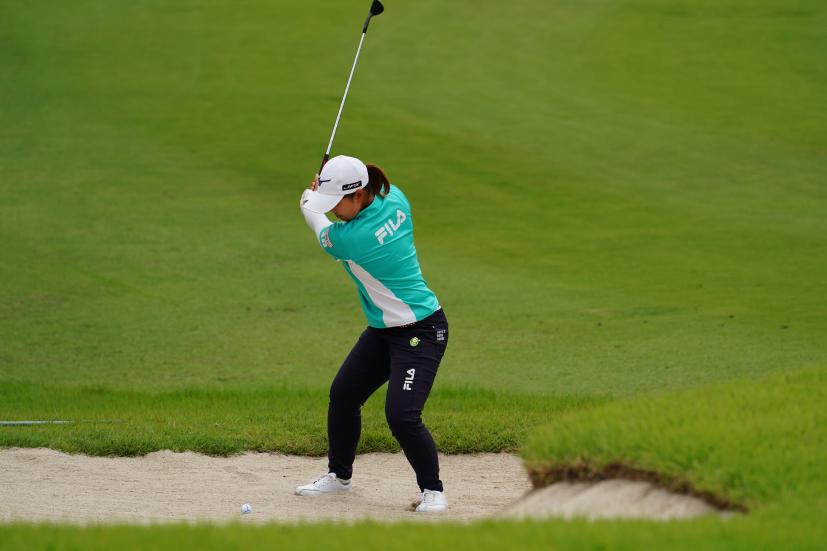 西郷真央のバンカーショット連続写真【2021年アース・モンダミンカップ・R4】