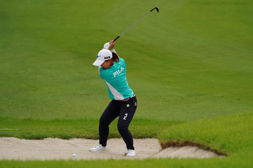 西郷真央のバンカーショット連続写真【2021年アース・モンダミンカップ・R4】