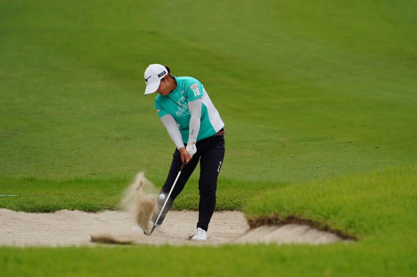 西郷真央のバンカーショット連続写真【2021年アース・モンダミンカップ・R4】