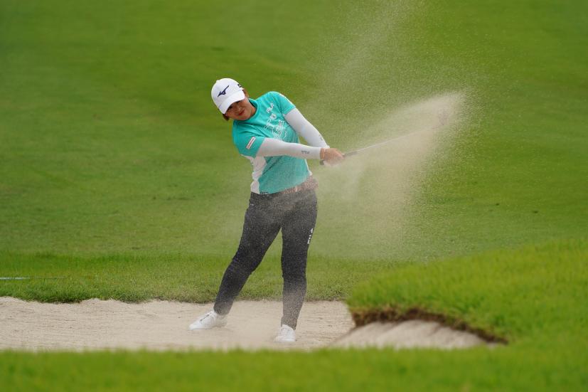 西郷真央のバンカーショット連続写真【2021年アース・モンダミンカップ・R4】