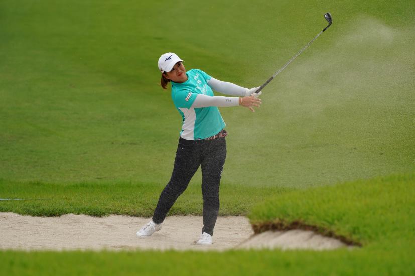 西郷真央のバンカーショット連続写真【2021年アース・モンダミンカップ・R4】