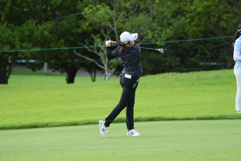 稲見萌寧のフェアウェイウッド連続写真【2021年アース・モンダミンカップ・R1】（2021年）