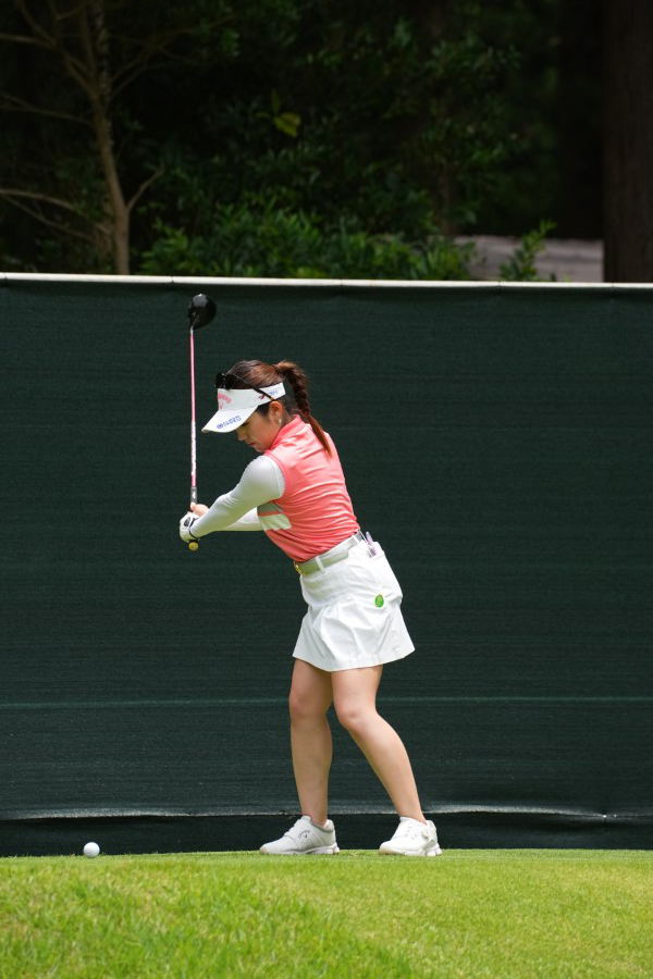 西村優菜のフェアウェイウッド連続写真【2021年アース・モンダミンカップ・R3】（2021年）