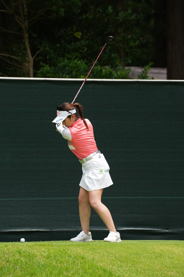 西村優菜のフェアウェイウッド連続写真【2021年アース・モンダミンカップ・R3】（2021年）