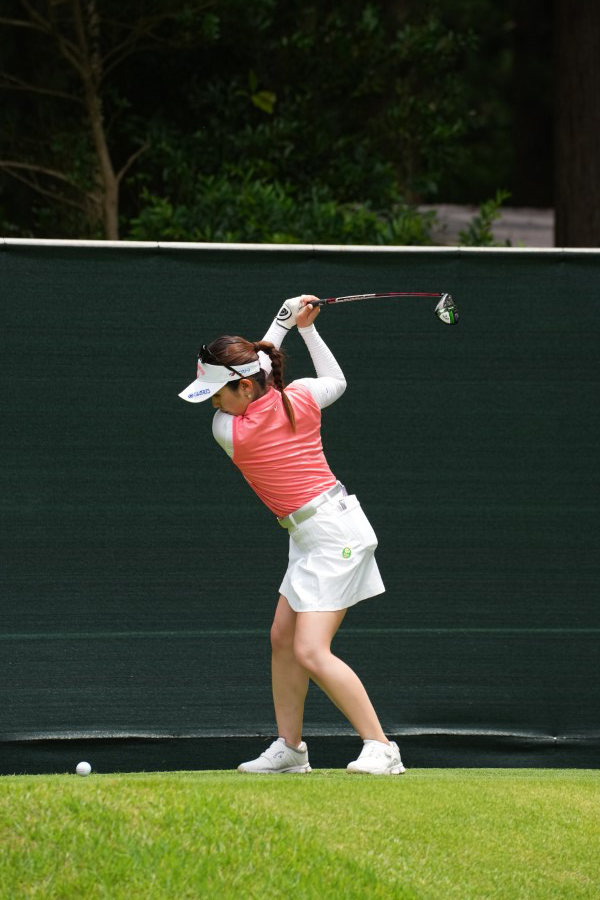 西村優菜のフェアウェイウッド連続写真【2021年アース・モンダミンカップ・R3】（2021年）