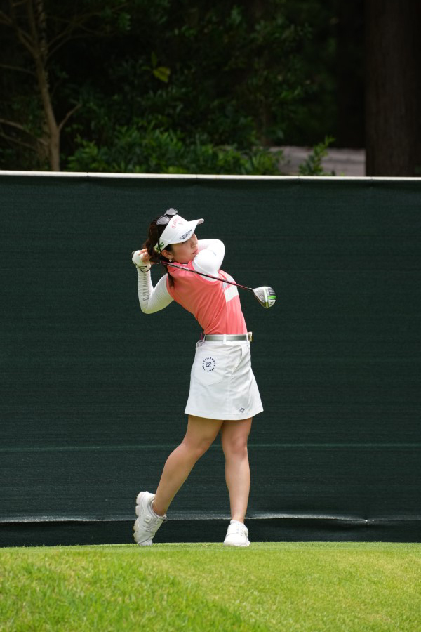 西村優菜のフェアウェイウッド連続写真【2021年アース・モンダミンカップ・R3】（2021年）