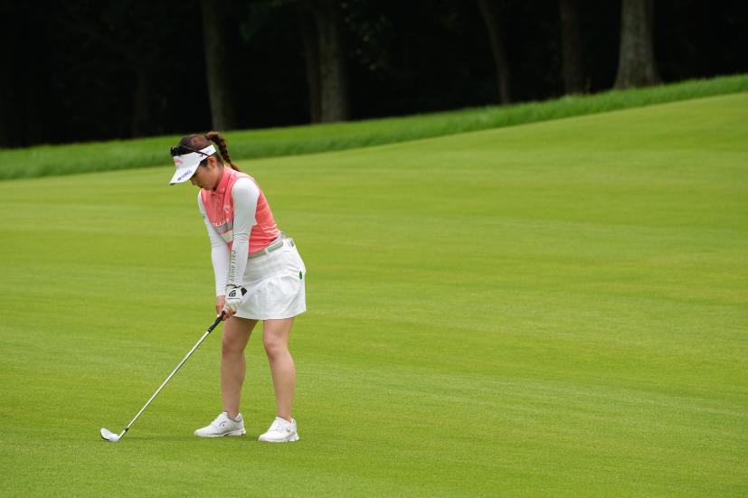 西村優菜のアイアン連続写真【2021年アース・モンダミンカップ・R3】（2021年）