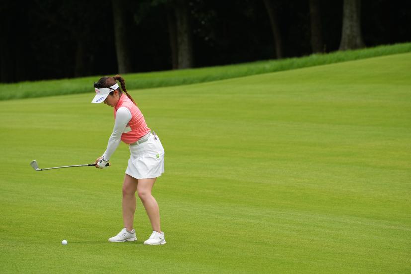 西村優菜のアイアン連続写真【2021年アース・モンダミンカップ・R3】（2021年）