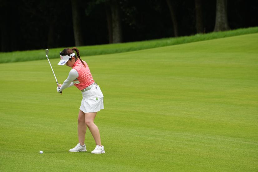 西村優菜のアイアン連続写真【2021年アース・モンダミンカップ・R3】（2021年）