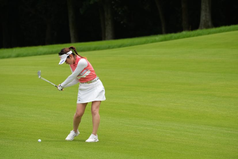 西村優菜のアイアン連続写真【2021年アース・モンダミンカップ・R3】（2021年）