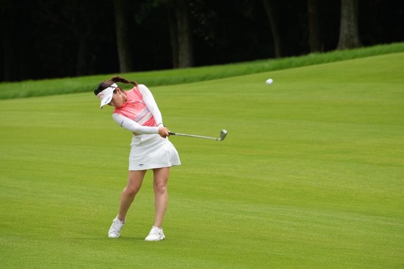 西村優菜のアイアン連続写真【2021年アース・モンダミンカップ・R3】（2021年）