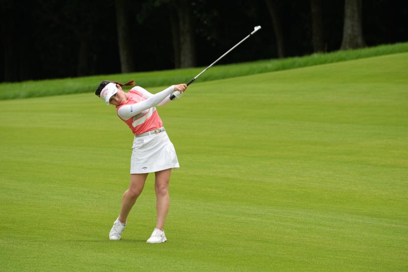 西村優菜のアイアン連続写真【2021年アース・モンダミンカップ・R3】（2021年）