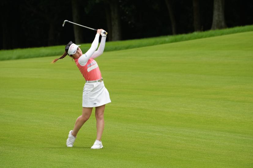 西村優菜のアイアン連続写真【2021年アース・モンダミンカップ・R3】（2021年）