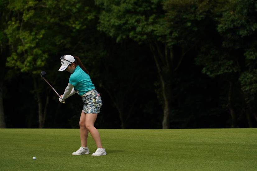 西村優菜のフェアウェイウッド連続写真【2021年アース・モンダミンカップ・R4】（2021年）